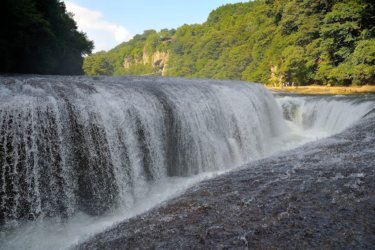  吹割の滝　～片品渓谷に流れる東洋のナイアガラ～