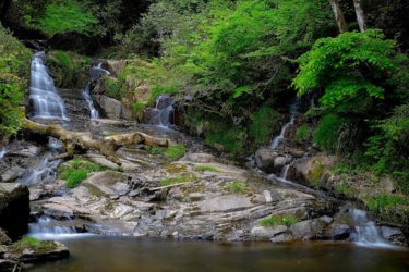 吉武滝　～岩盤に流れる閑雅な滝～