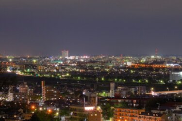 都立桜ヶ丘公園 ゆうひの丘（東京都多摩市）～ドラマのロケ地としても使われる夜景の名所～