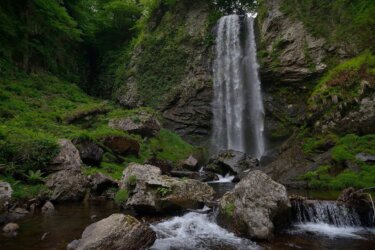 雲龍の滝 ～諸鹿渓谷を流れる白線～