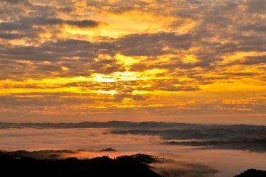 弥高山から見る雲海　～中国山地にひろがる雲海のパノラマ風景～