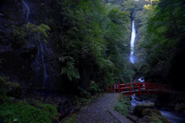 洒水の滝に山北駅からバスと徒歩で行ってきました。