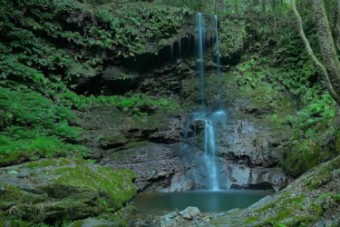 毘沙門の滝(岡山県)　～清水が二条になって流れる美瀑～