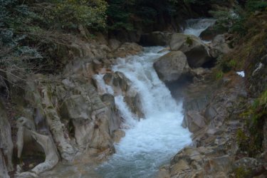 赤波川渓谷おう穴群　～数々の甌穴を見られる自然豊かな渓谷～