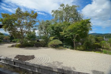 青苔寺（山梨県上野原市）～借景は御前山。首都圏屈指の面積を持つ枯山水庭園～