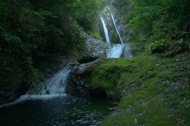 鶴ケ滝　～山中温泉の近くを流れる石川三名瀑の一つ～