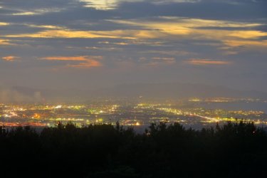 赤松眺海展望駐車場から米子市の夜景を見て来ました。