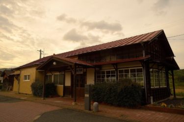 因幡船岡駅　～ツートンカラーの登録有形文化財駅～