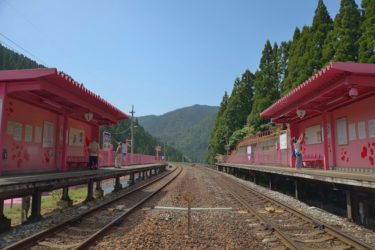 恋山形駅　～恋愛にフォーカスしたピンクの駅舎～