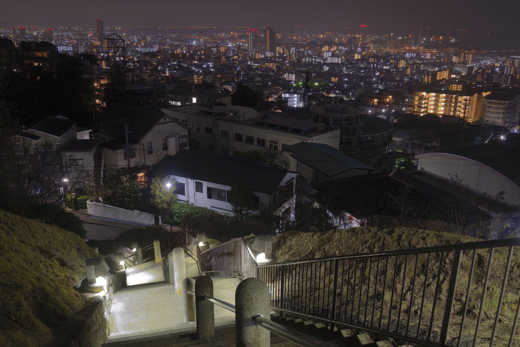 灘丸山公園の夜景 神戸の市街地を一望 住宅街にある展望公園 散策同好会 旅の軌跡と備忘録