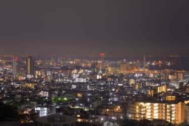 灘丸山公園の夜景 ～神戸の市街地を一望、住宅街にある展望公園～