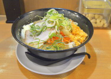 らーめん辰弥 (倉田店)で、ごまみそ辰弥野菜ラーメン を食べてきました。